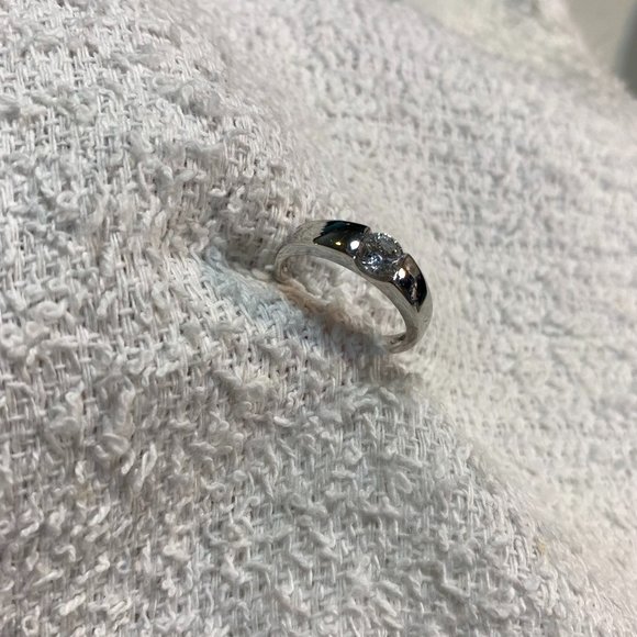 .925 Sterling Ring with CZ Stone. Size 6-1/4. (353) - Picture 1 of 4